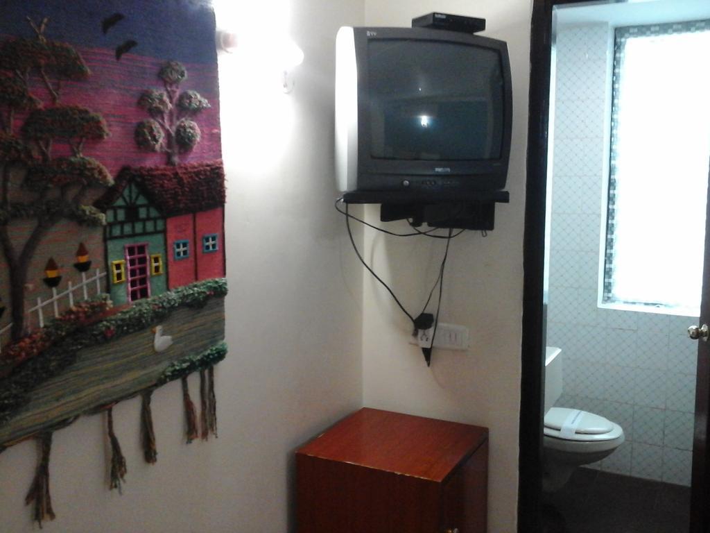 Hotel Pigeon International Bangalore Room photo